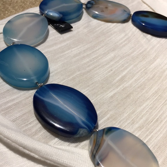 Fire blue agate oval flat bead necklace - Picture 3 of 5